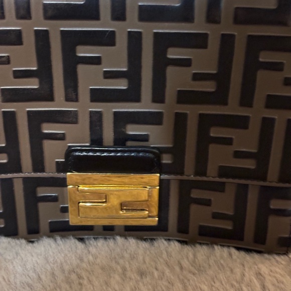 Fendi Black/brown Zucca Embossed Leather Small Kan U Shoulder Bag - Picture 2 of 15